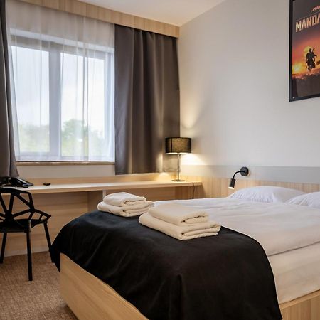 Hotel Dworski Galaktyczny Park Warzymice المظهر الخارجي الصورة