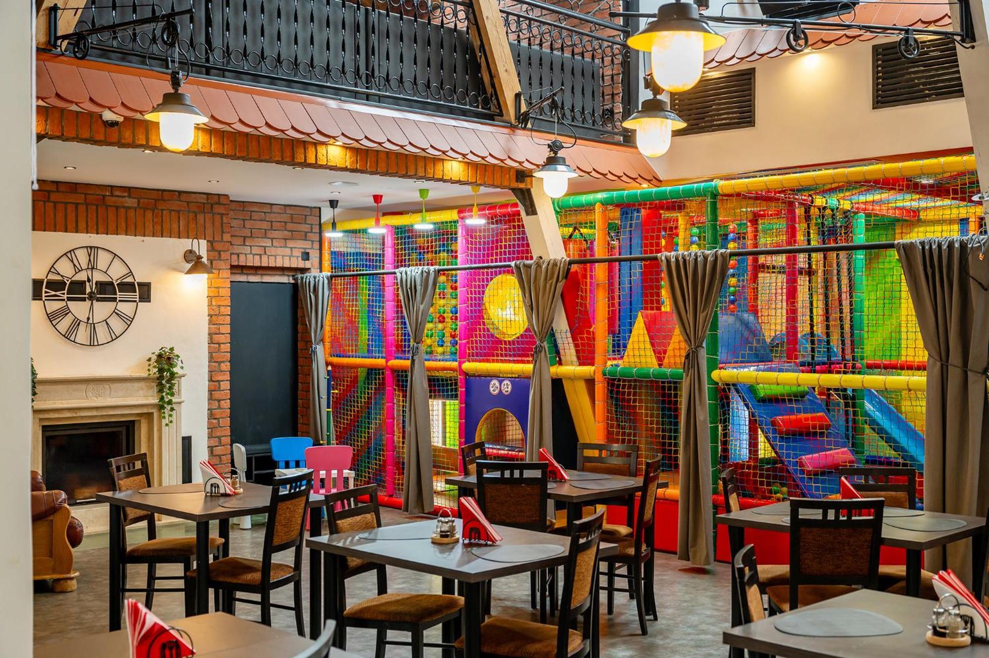 Hotel Dworski Galaktyczny Park Warzymice المظهر الخارجي الصورة
