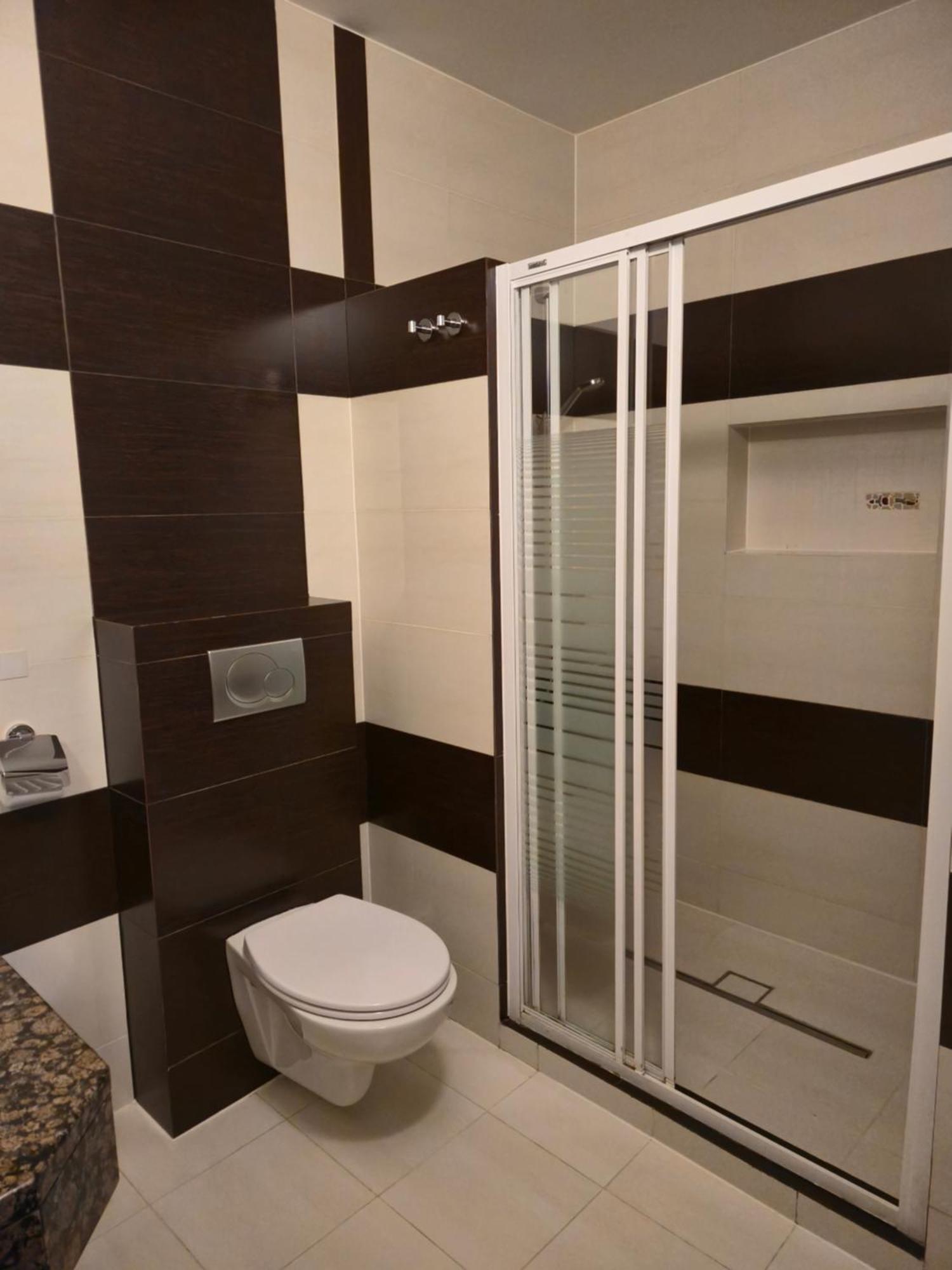 Hotel Dworski Galaktyczny Park Warzymice المظهر الخارجي الصورة