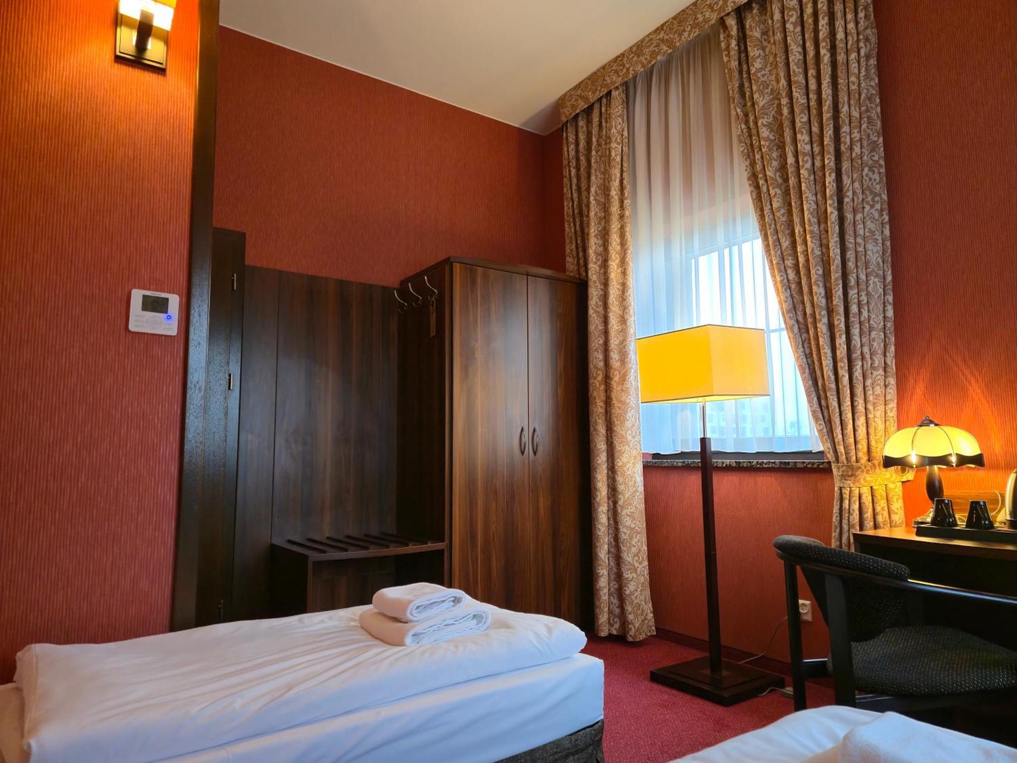 Hotel Dworski Galaktyczny Park Warzymice المظهر الخارجي الصورة