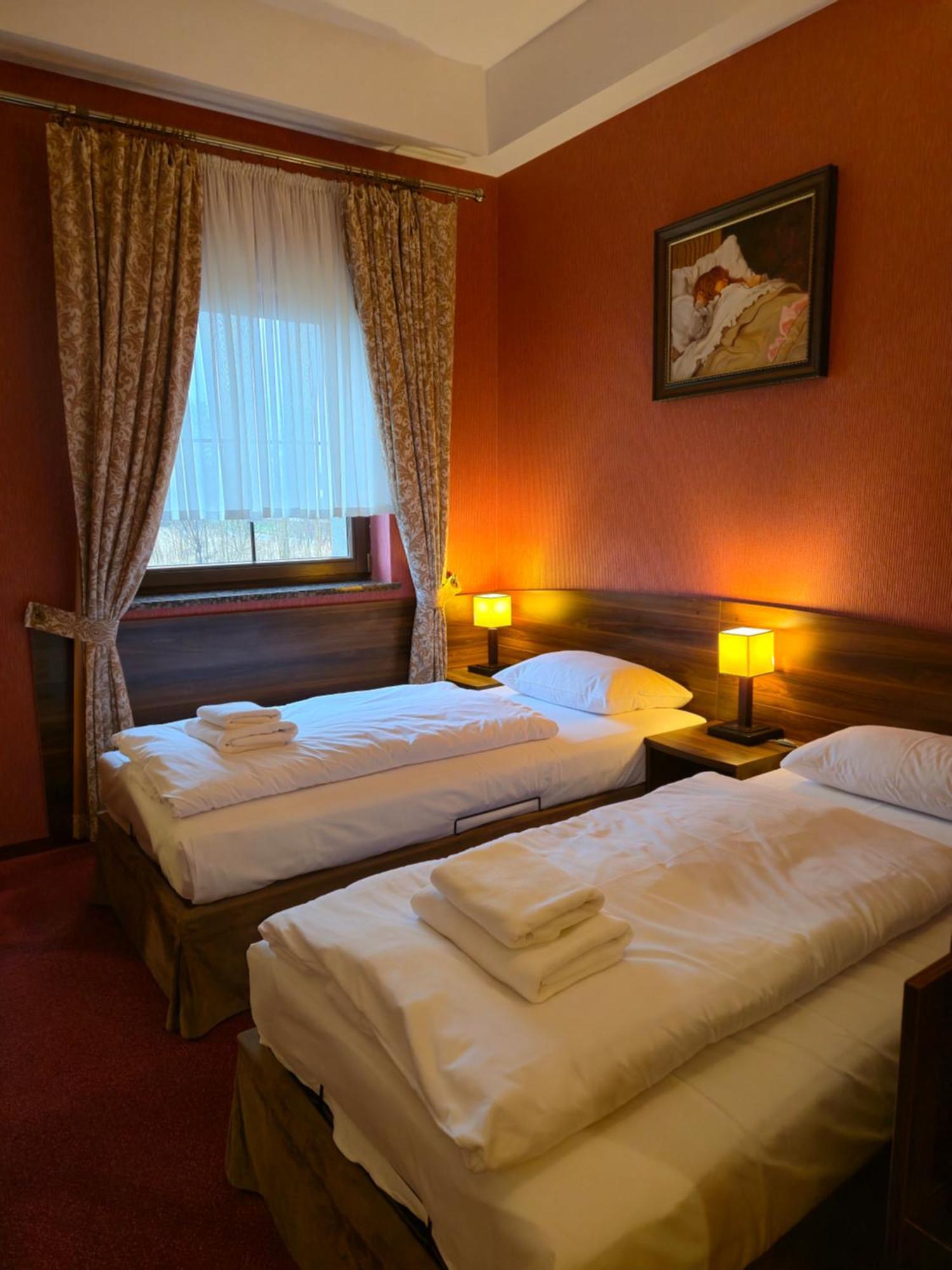 Hotel Dworski Galaktyczny Park Warzymice المظهر الخارجي الصورة