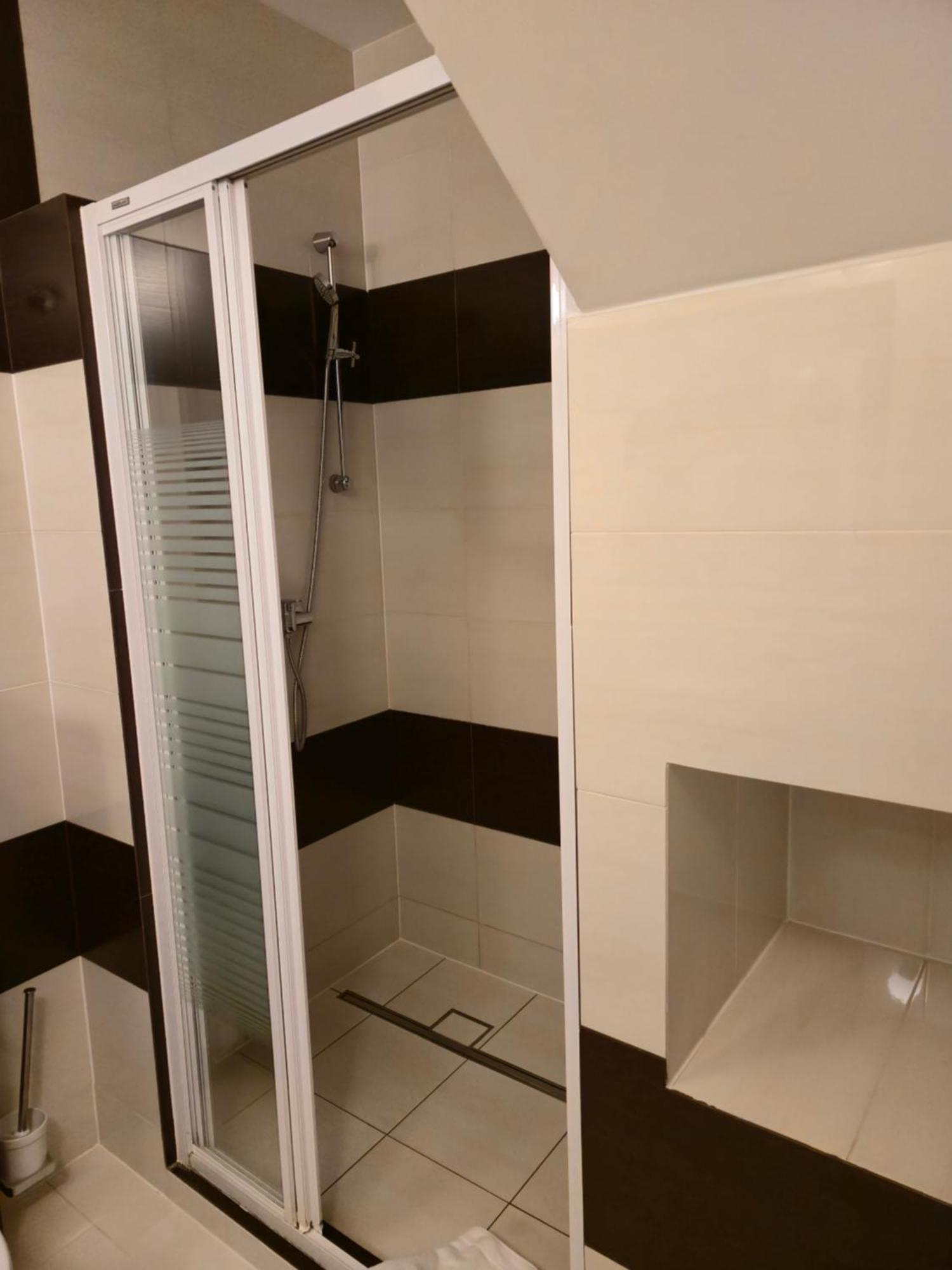 Hotel Dworski Galaktyczny Park Warzymice المظهر الخارجي الصورة