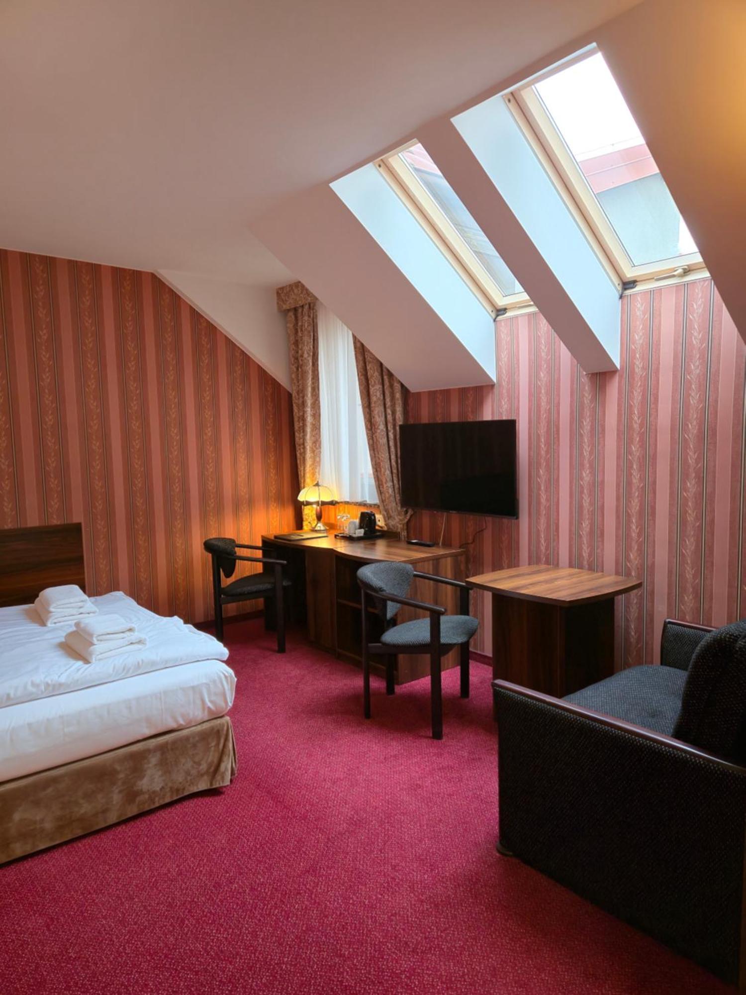 Hotel Dworski Galaktyczny Park Warzymice المظهر الخارجي الصورة