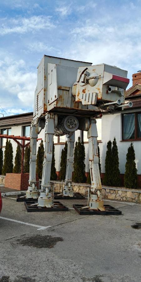 Hotel Dworski Galaktyczny Park Warzymice المظهر الخارجي الصورة